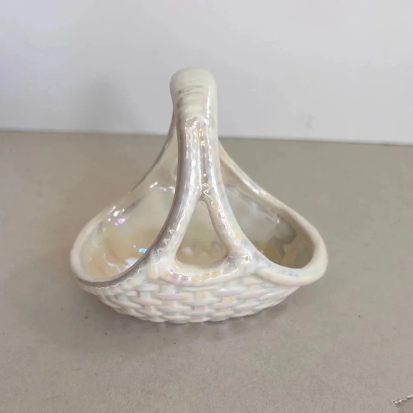 Vintage Basket Small Off-white Iridescent - Picture 1 of 12